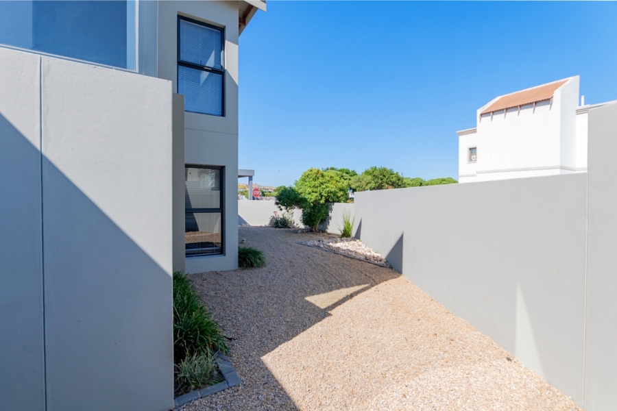 To Let 3 Bedroom Property for Rent in Calypso Beach Western Cape